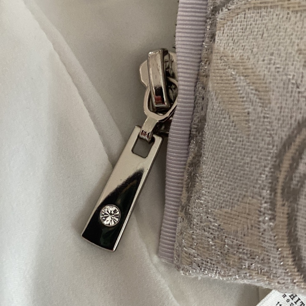 White House Black Market Puffer Vest Large EUC - Picture 8 of 12